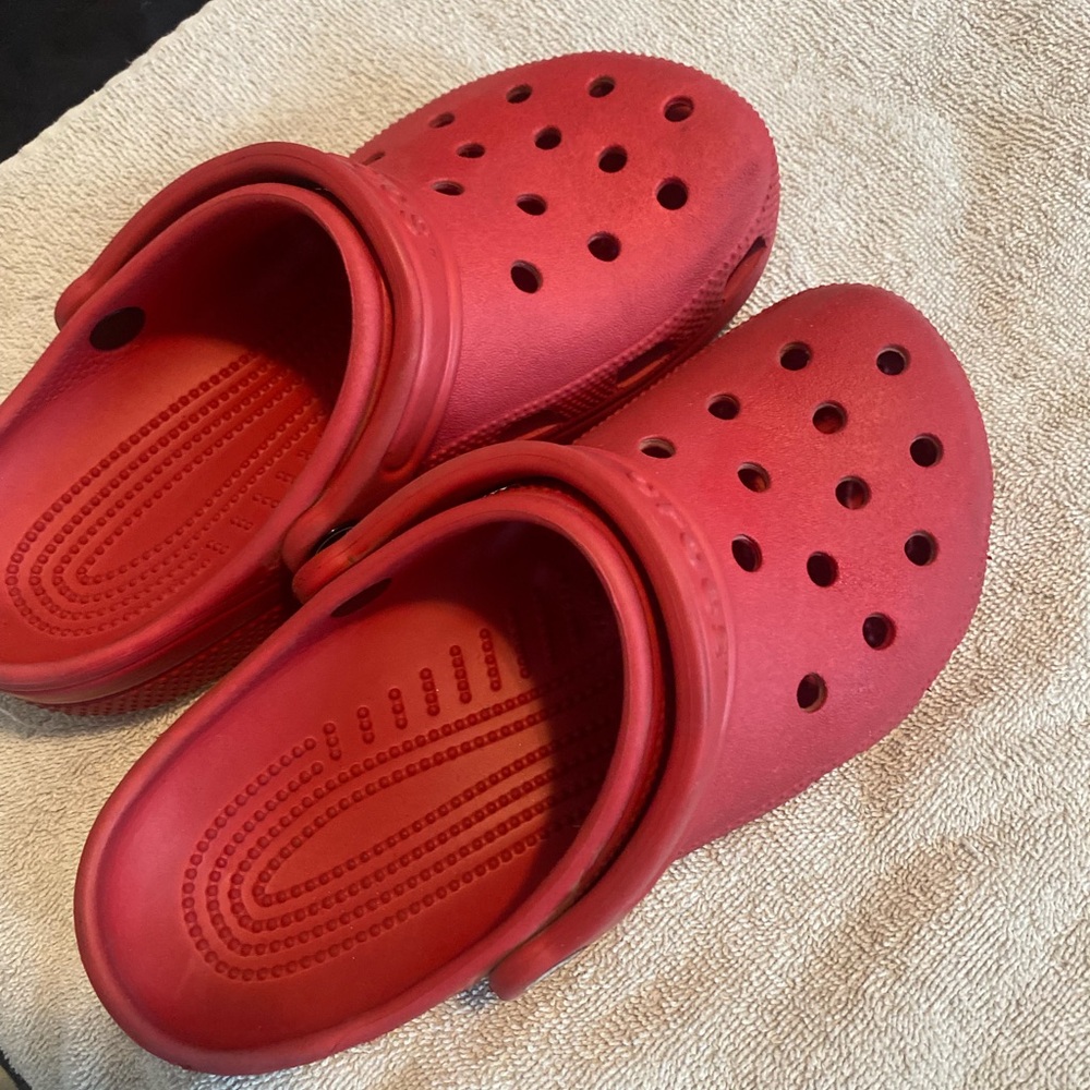 Size 7 red crocs ( women)